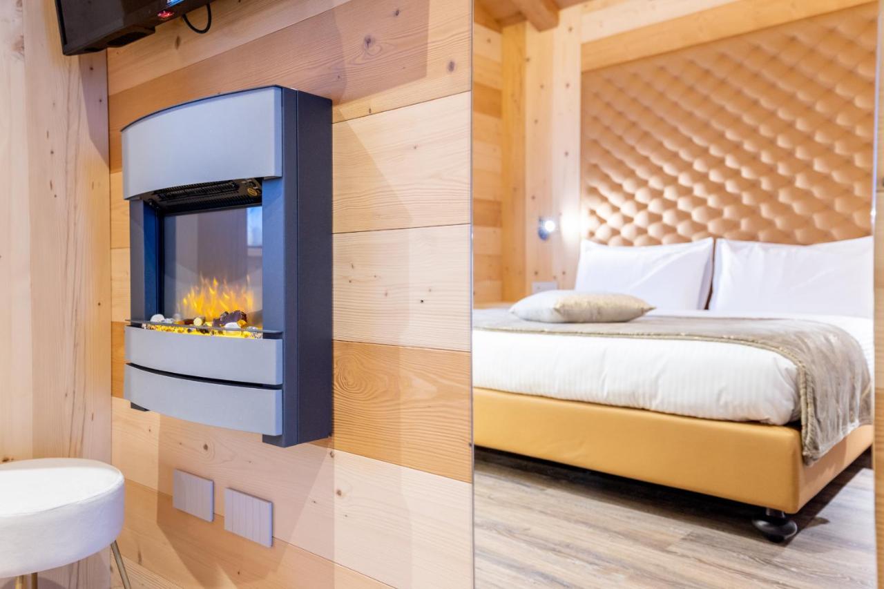 Chalet Imbosc'Che - 5 Beautiful Rooms In Charming B&B Livigno Bagian luar foto