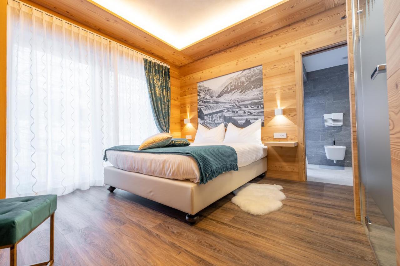 Chalet Imbosc'Che - 5 Beautiful Rooms In Charming B&B Livigno Bagian luar foto