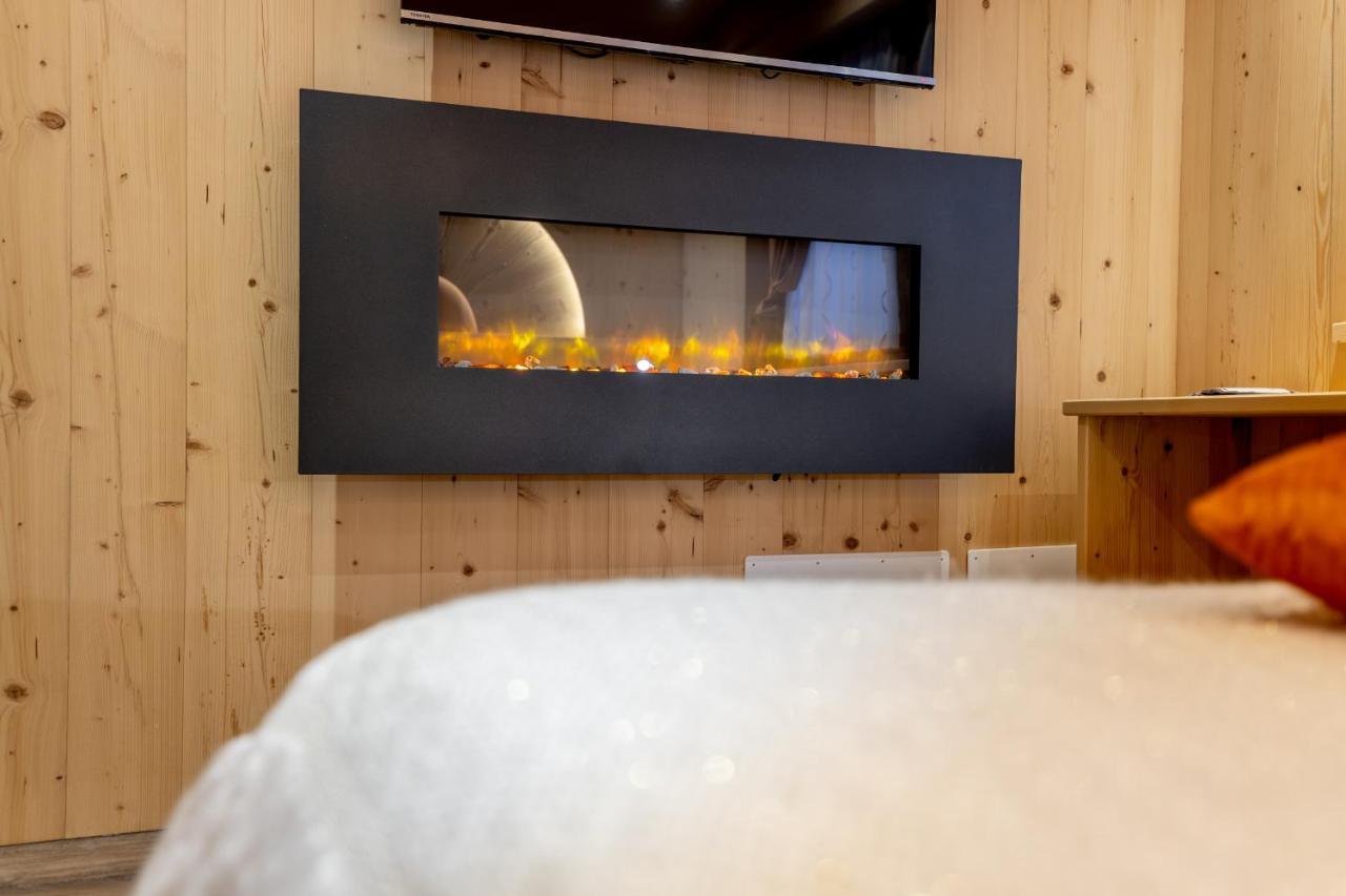 Chalet Imbosc'Che - 5 Beautiful Rooms In Charming B&B Livigno Bagian luar foto