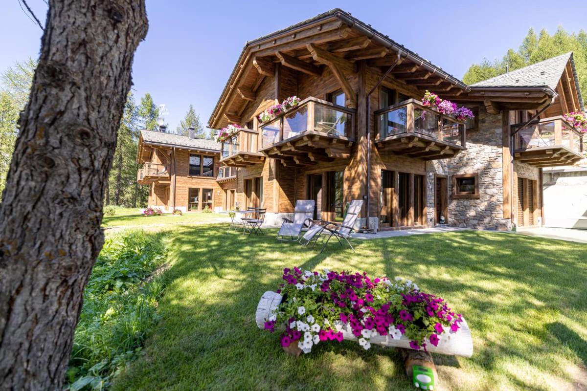 Chalet Imbosc'Che - 5 Beautiful Rooms In Charming B&B Livigno Bagian luar foto